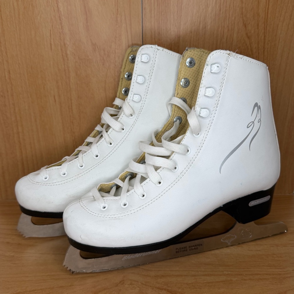 Bladerunner Solstice Women's Figure Ice Skates Size 6 FAIR